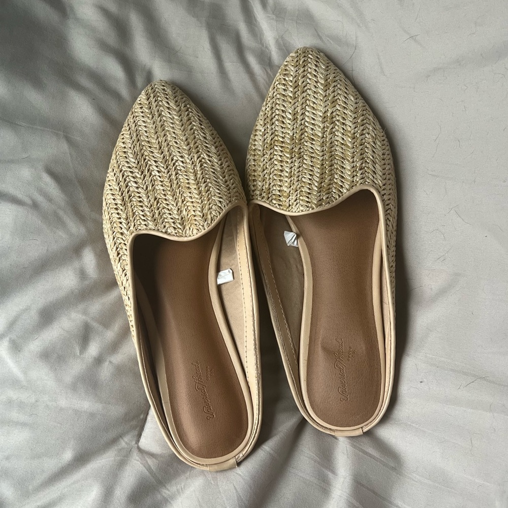Wicker-Style Open-Back Flats